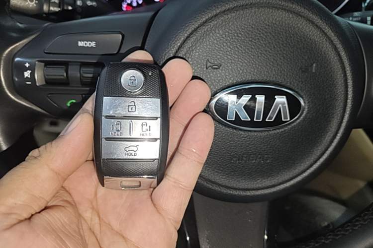 Used Kia Carnival 2015 3.3 GDI Luxury Edition China V Standard Vehicle Key