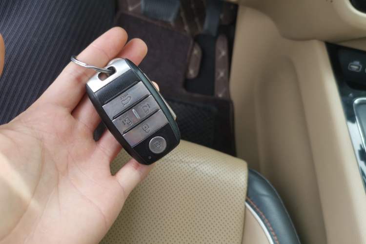 Used Kia Carnival 2015 2.2T Luxury Edition China IV Vehicle Key