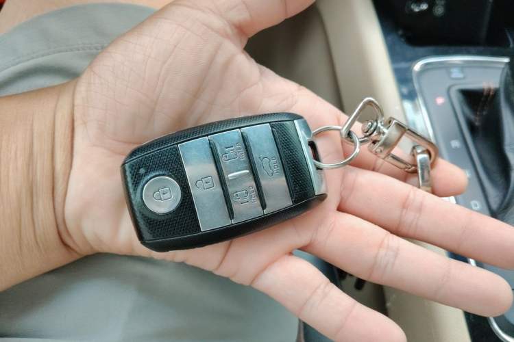 Used Kia Carnival 2015 3.3 GDI Luxury Edition China IV Standard Vehicle Key