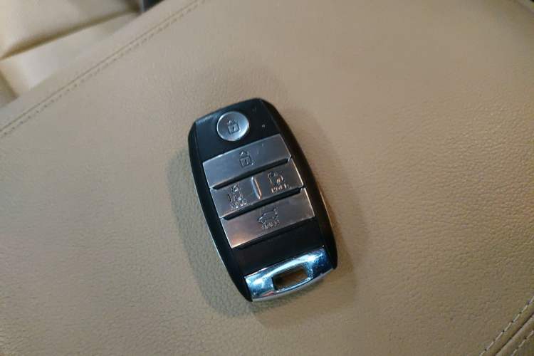 Used Kia Carnival 2015 2.2T Luxury Edition China IV Vehicle Key
