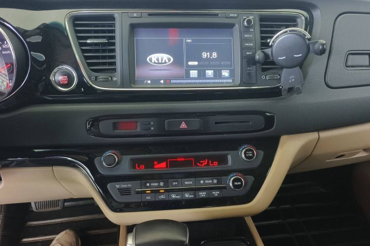 Used Kia Carnival 2017 2.2T Luxury Edition China V Standard Audio And AC Panel