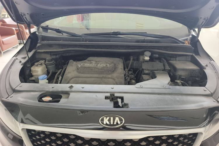 Used Kia Carnival 2017 2.2T Luxury Edition China V Standard Engine Bay