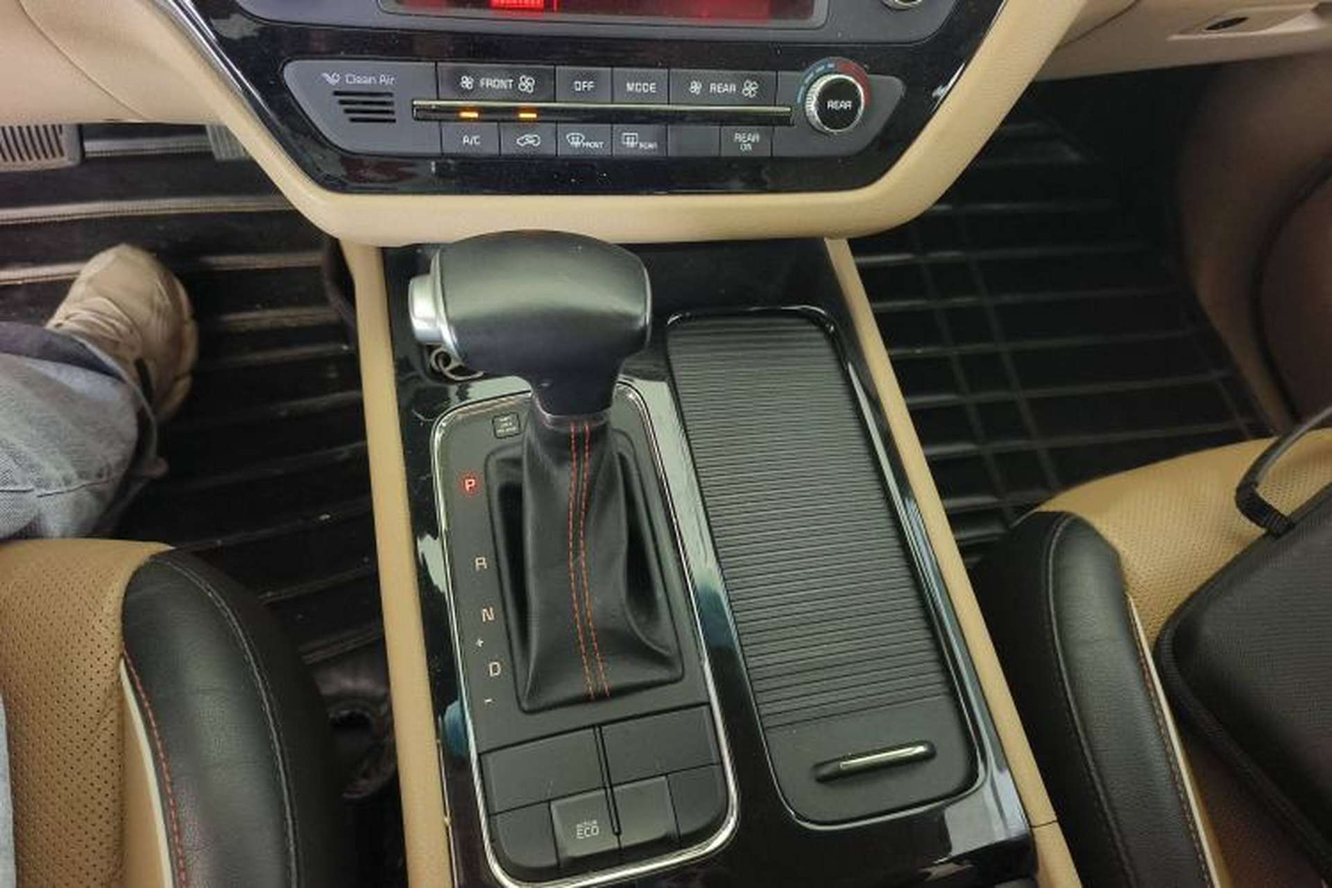 Used Kia Carnival 2017 2.2T Luxury Edition China V Standard Gear Lever