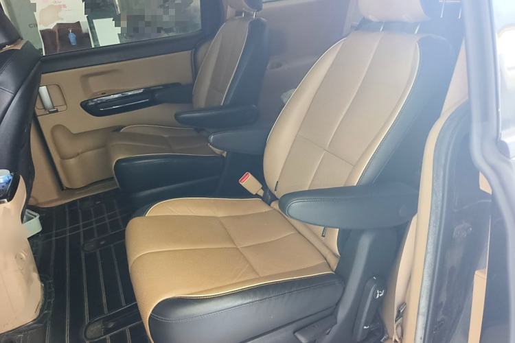 Used Kia Carnival 2017 2.2T Luxury Edition China V Standard Interior 4