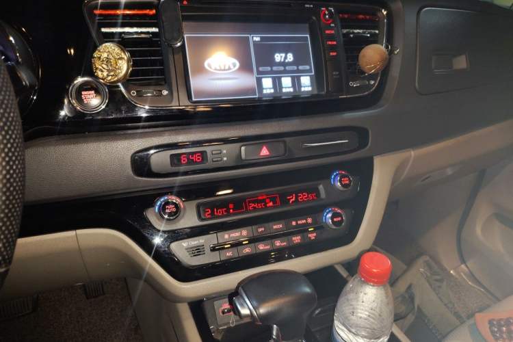 Used Kia Carnival 2017 2.2T Luxury Edition China V Standard Audio And AC Panel