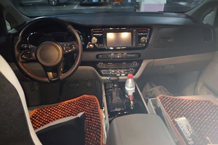 Used Kia Carnival 2017 2.2T Luxury Edition China V Standard Center Console