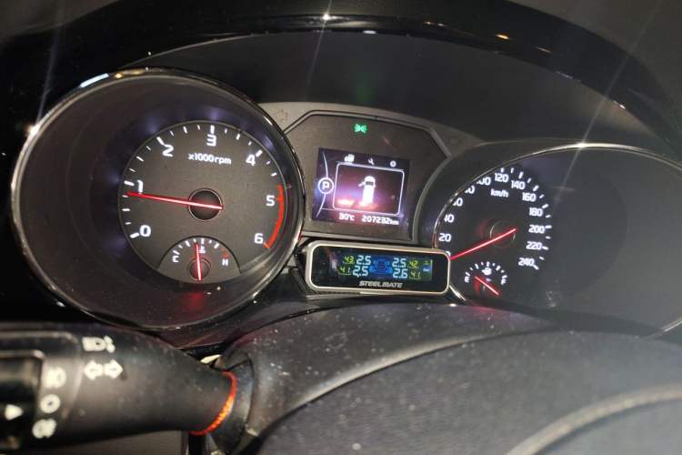 Used Kia Carnival 2017 2.2T Luxury Edition China V Standard Odometer Close Up