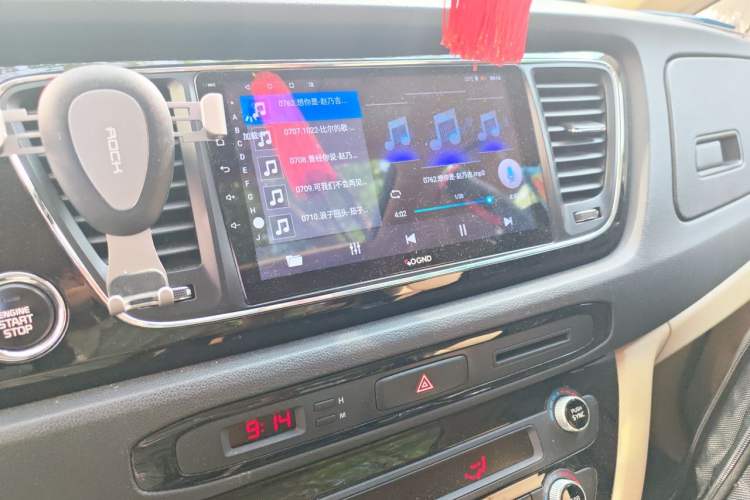Used Kia Carnival 2017 2.2T Luxury Edition China V Standard Audio And AC Panel