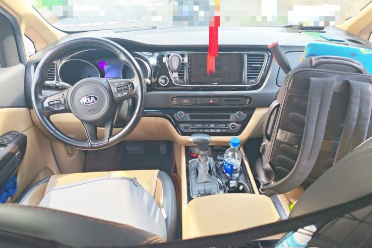 Used Kia Carnival 2017 2.2T Luxury Edition China V Standard Center Console