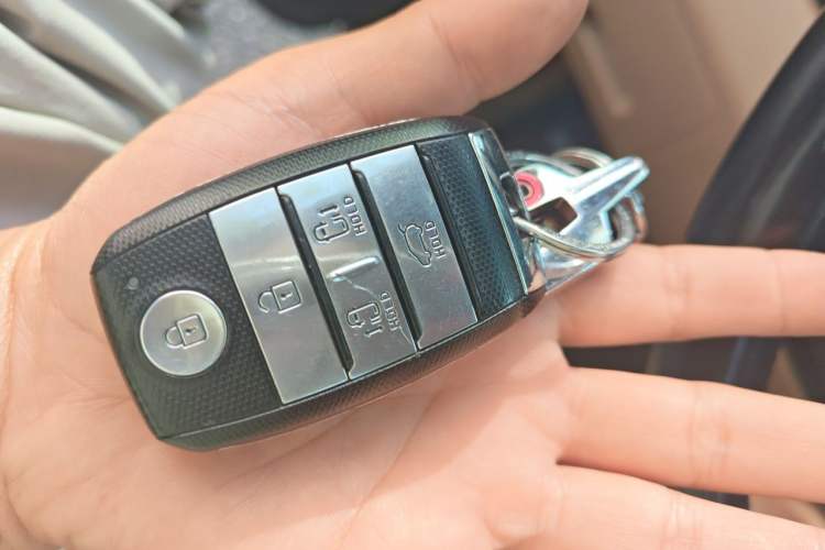 Used Kia Carnival 2017 2.2T Luxury Edition China V Standard Vehicle Key