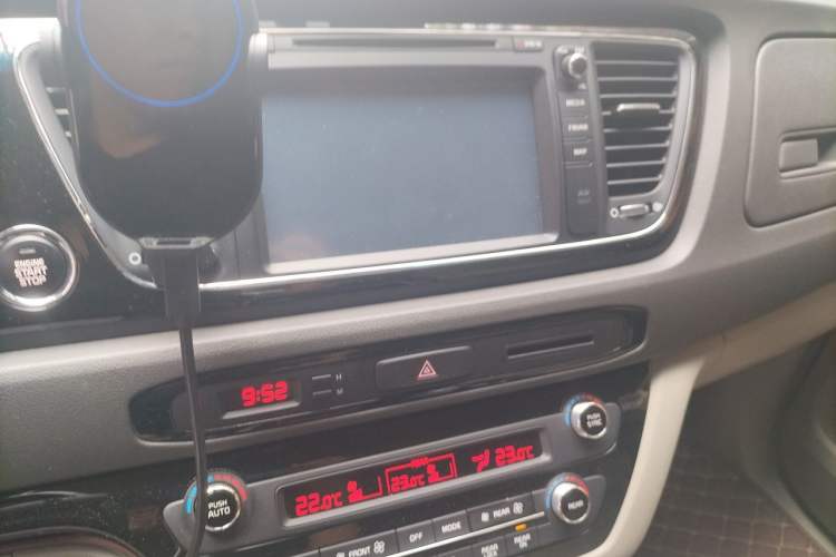 Used Kia Carnival 2017 2.2T Luxury Edition China V Standard Audio And AC Panel
