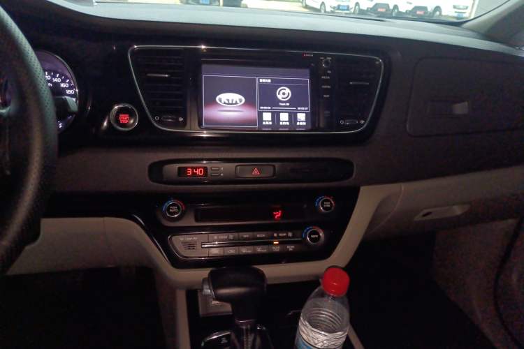 Used Kia Carnival 2017 2.2T Luxury Edition China V Standard Audio And AC Panel