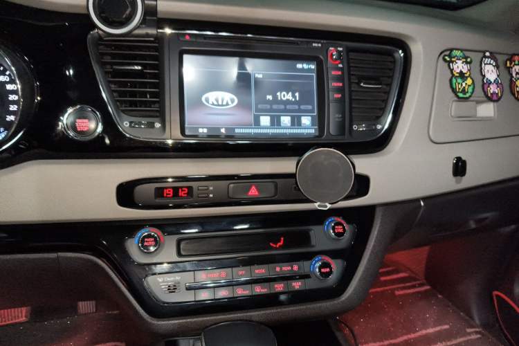 Used Kia Carnival 2017 2.2T Flagship Edition China V Standard Audio And AC Panel
