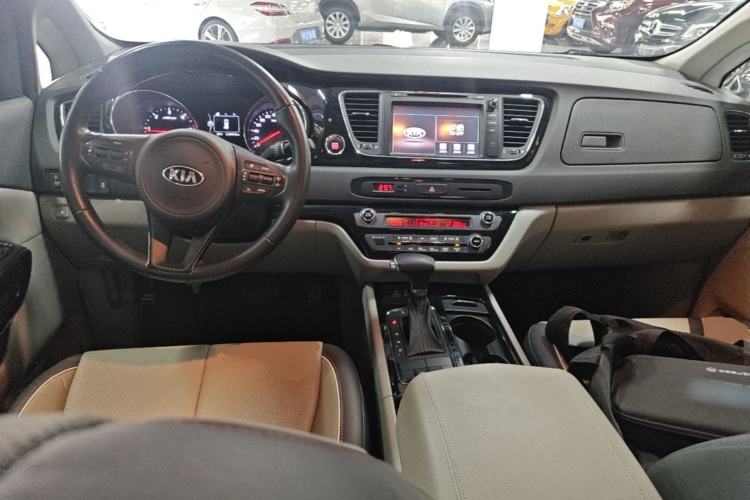 Used Kia Carnival 2017 2.2T Luxury Edition China V Standard Center Console