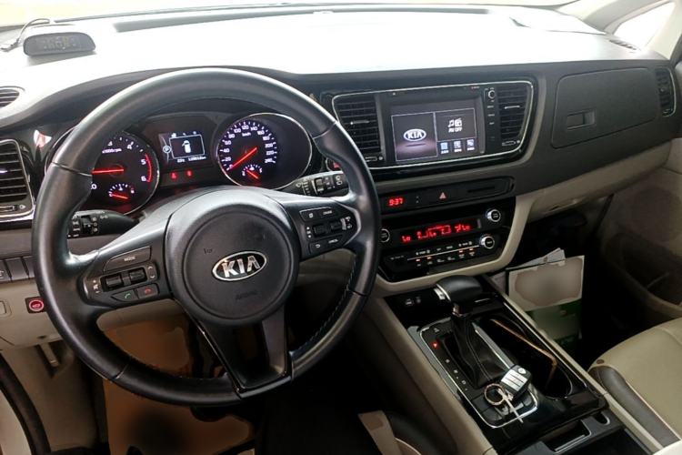 Used Kia Carnival 2017 2.2T Luxury Edition China V Standard Center Console