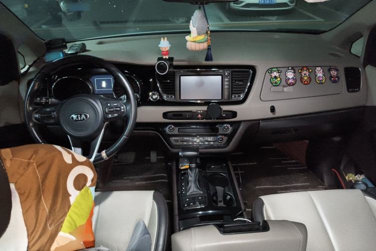 Used Kia Carnival 2017 2.2T Flagship Edition China V Standard Center Console