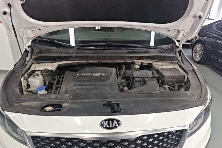 Used Kia Carnival 2017 2.2T Luxury Edition China V Standard Engine Bay