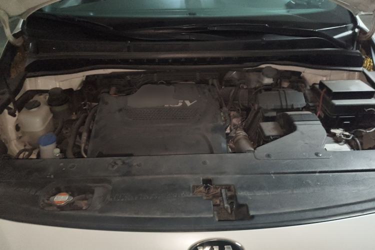 Used Kia Carnival 2017 2.2T Flagship Edition China V Standard Engine Bay