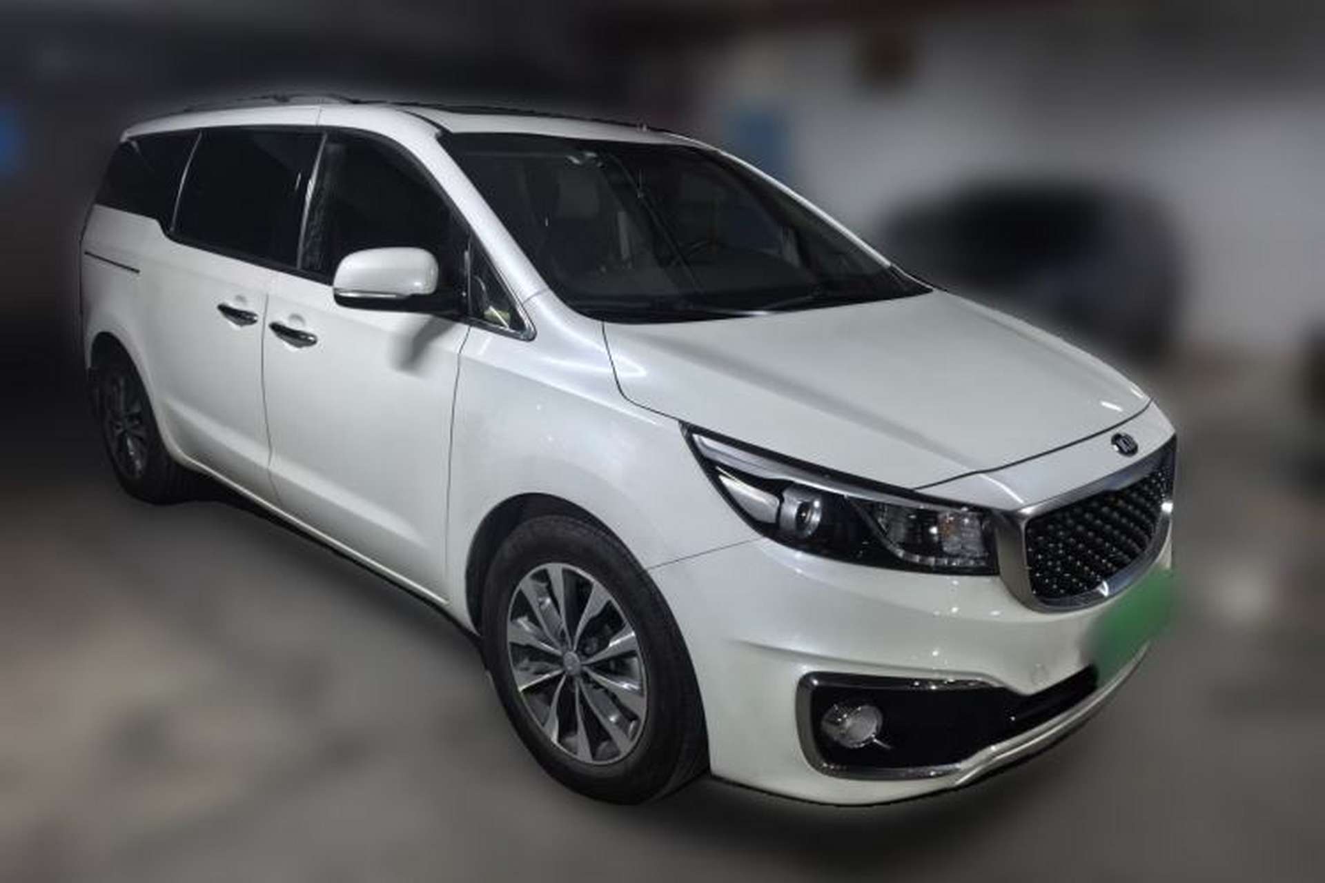 Used Kia Carnival 2017 2.2T Luxury Edition China V Standard Front Right 45 Deg