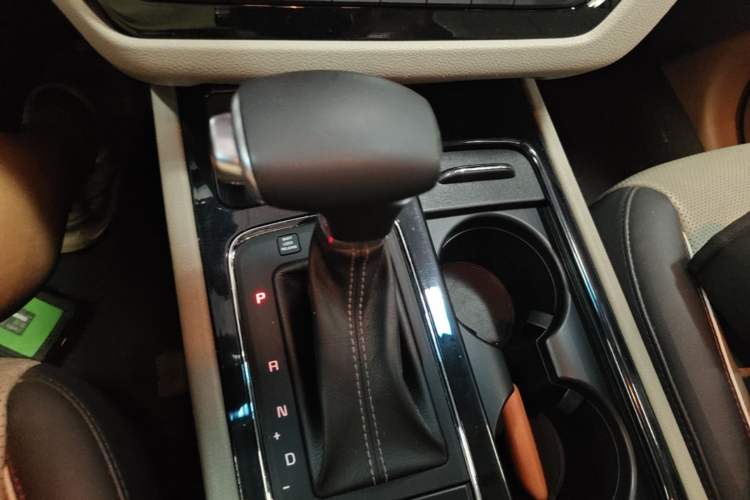 Used Kia Carnival 2017 2.2T Luxury Edition China V Standard Gear Lever
