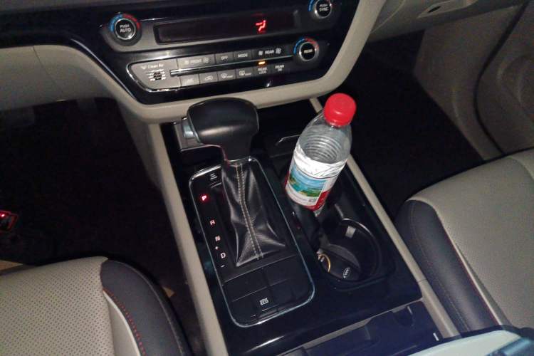 Used Kia Carnival 2017 2.2T Luxury Edition China V Standard Gear Lever
