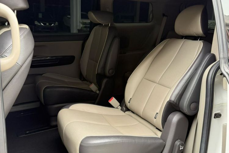 Used Kia Carnival 2017 2.2T Luxury Edition China V Standard Interior 1