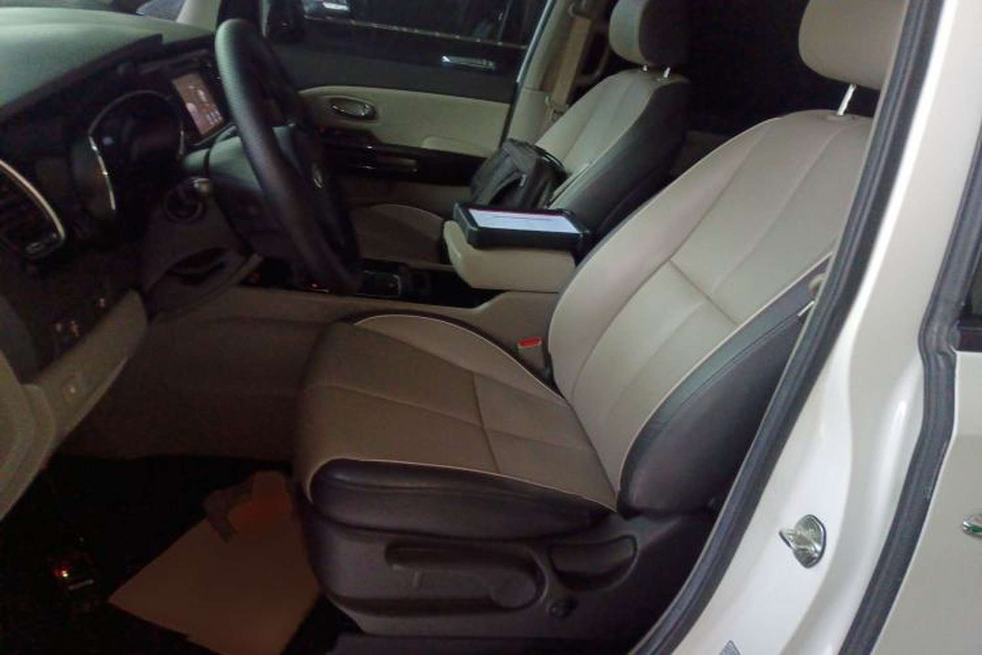 Used Kia Carnival 2017 2.2T Luxury Edition China V Standard Left Front Seat