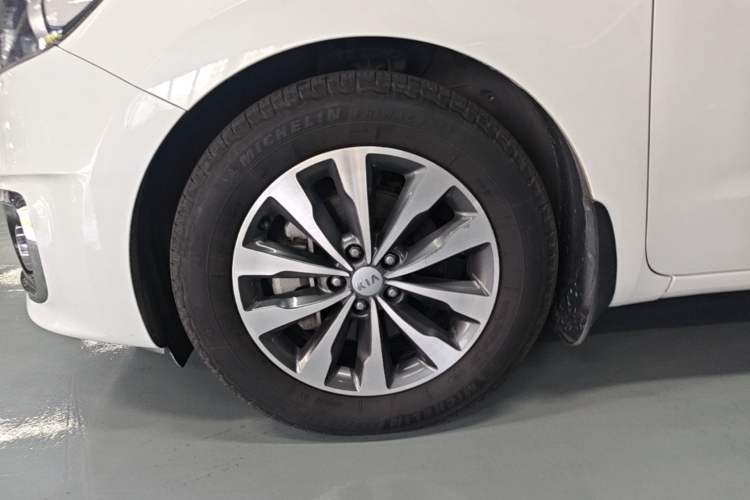Used Kia Carnival 2017 2.2T Luxury Edition China V Standard Left Front Wheel Hub