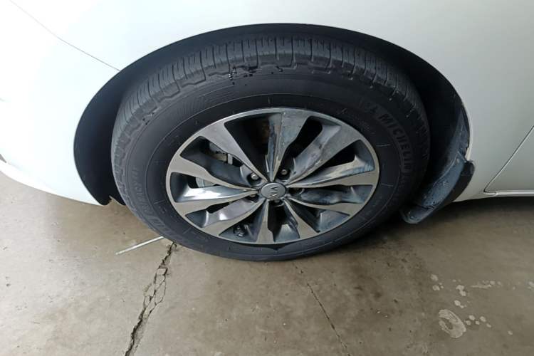 Used Kia Carnival 2017 2.2T Luxury Edition China V Standard Left Front Wheel Hub