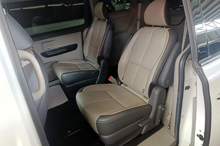 Used Kia Carnival 2017 2.2T Luxury Edition China V Standard Left Rear Seat