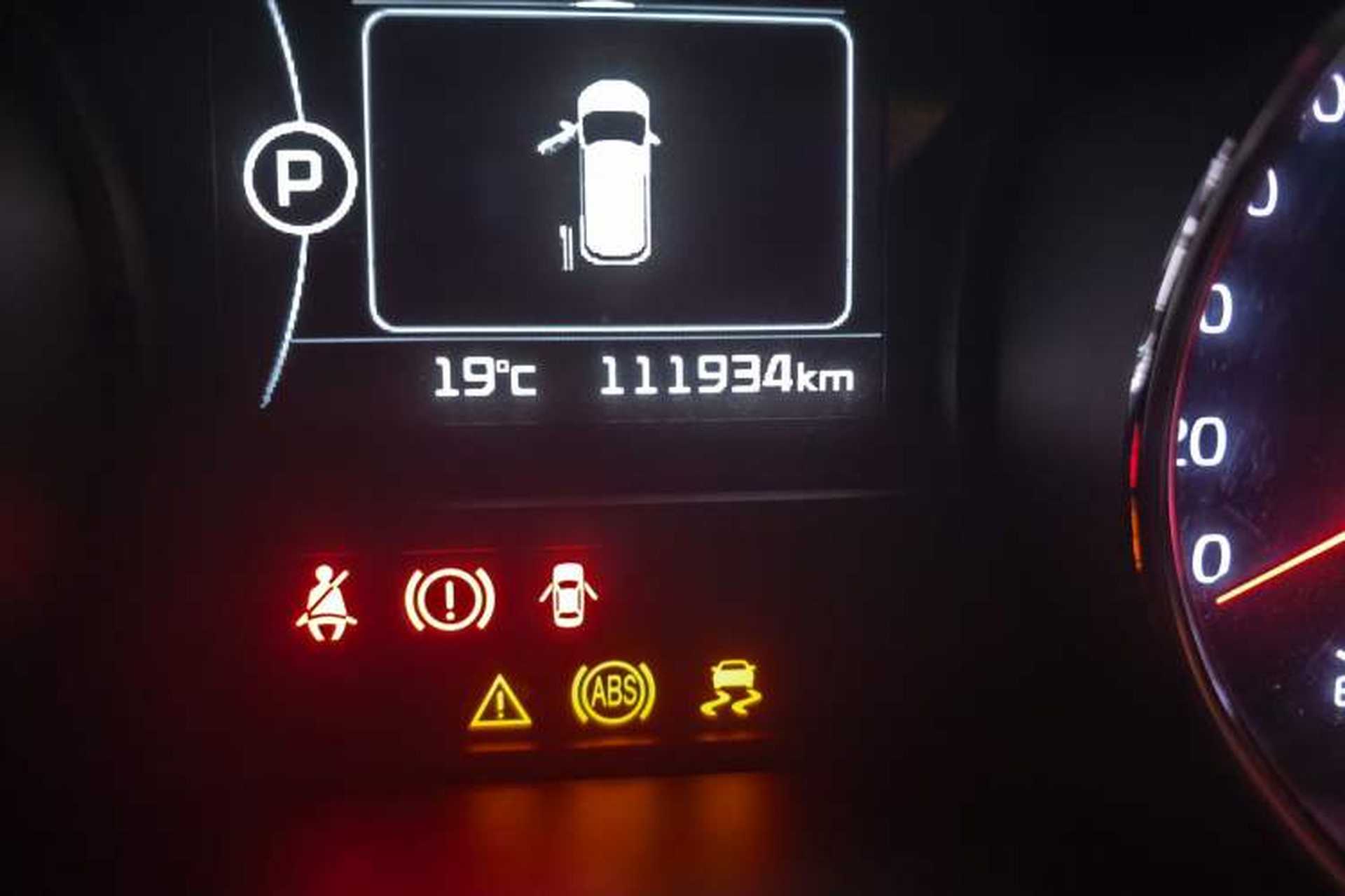 Used Kia Carnival 2017 2.2T Luxury Edition China V Standard Odometer Close Up