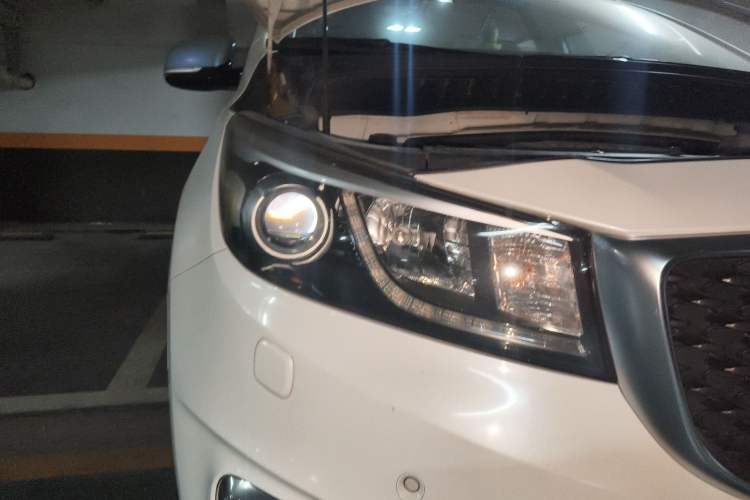 Used Kia Carnival 2017 2.2T Flagship Edition China V Standard Right Front Headlight