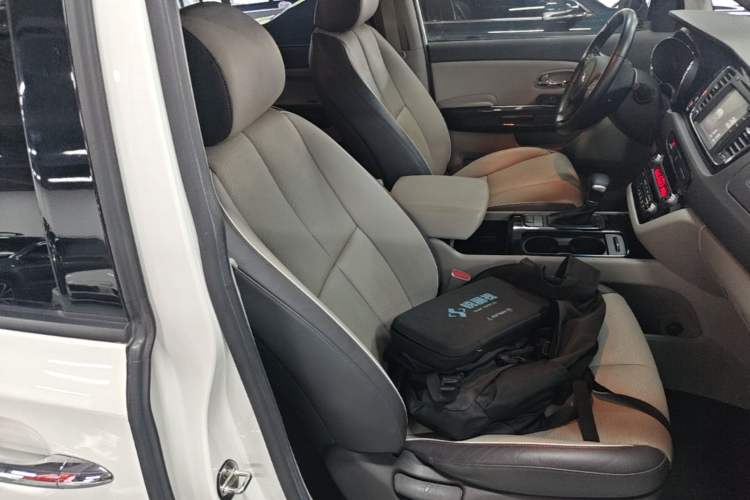 Used Kia Carnival 2017 2.2T Luxury Edition China V Standard Right Front Seat