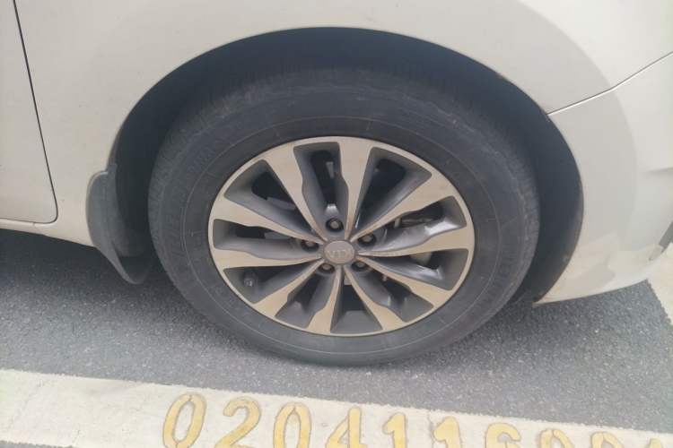 Used Kia Carnival 2017 2.2T Luxury Edition China V Standard Right Front Wheel Hub