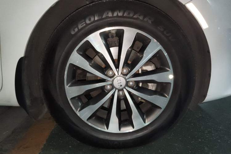 Used Kia Carnival 2017 2.2T Flagship Edition China V Standard Right Front Wheel Hub