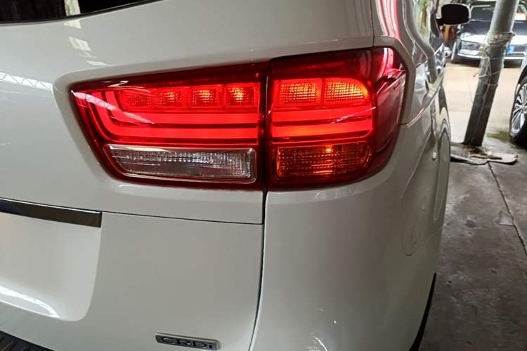 Used Kia Carnival 2017 2.2T Luxury Edition China V Standard Right Rear Taillight