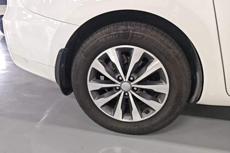 Used Kia Carnival 2017 2.2T Luxury Edition China V Standard Right Rear Wheel Hub