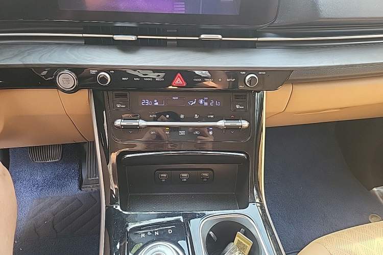 Used Kia Carnival 2021 2.0T Luxury Tech Edition Audio And AC Panel