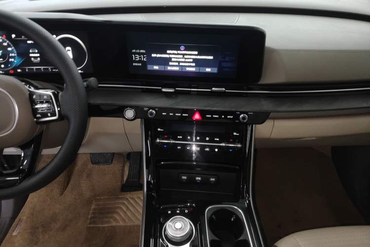 Used Kia Carnival 2021 2.0T Flagship Edition Audio And AC Panel