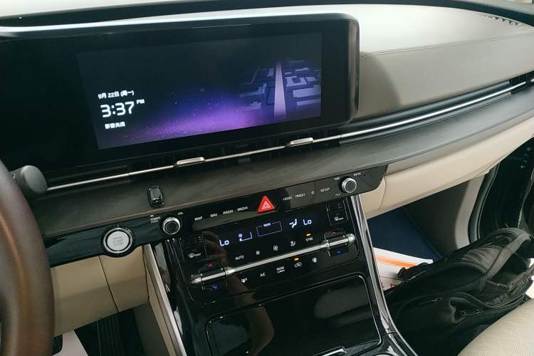 Used Kia Carnival 2021 2.0T Luxury Edition Audio And AC Panel