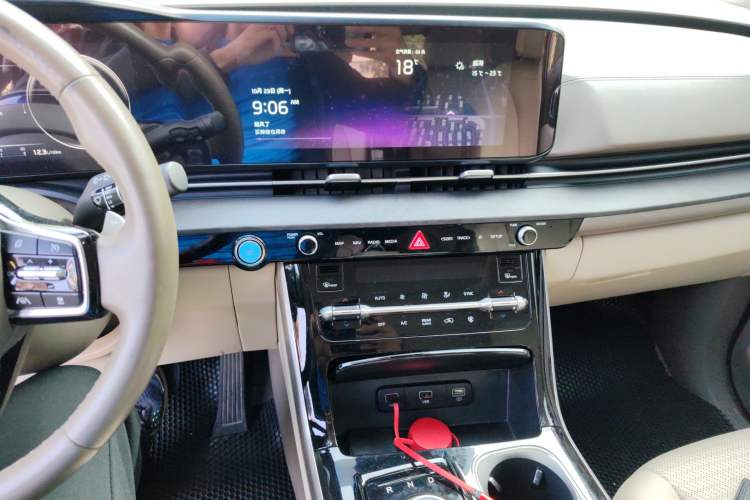 Used Kia Carnival 2021 2.0T Flagship Edition Audio And AC Panel