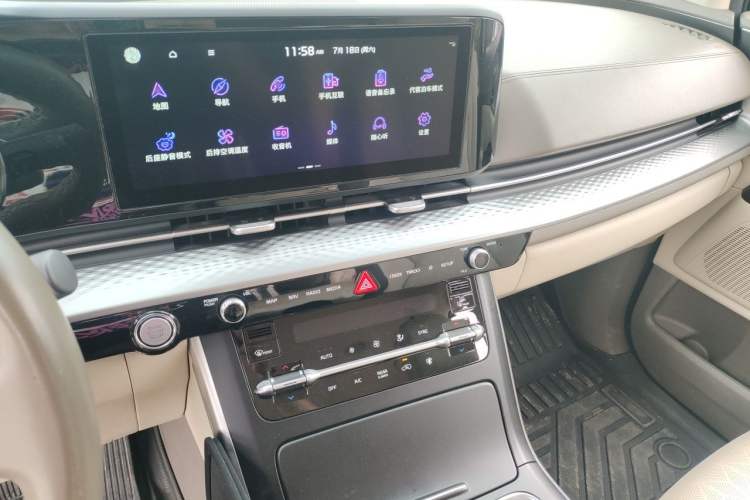 Used Kia Carnival 2021 2.0T Luxury Edition Audio And AC Panel