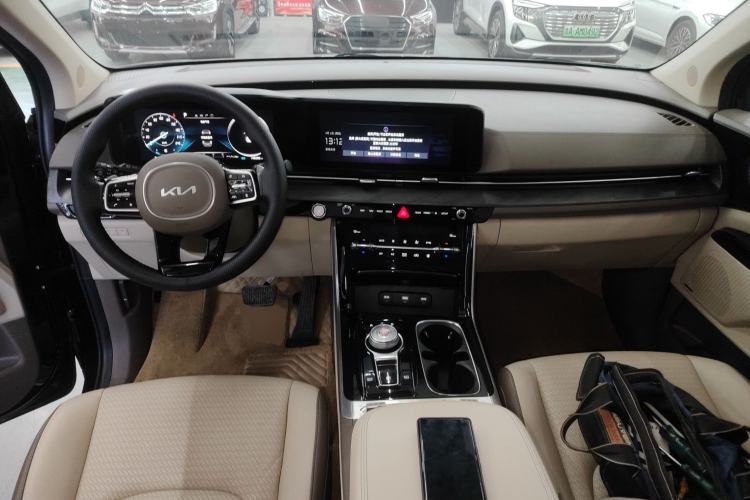 Used Kia Carnival 2021 2.0T Flagship Edition Center Console