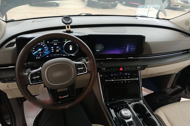 Used Kia Carnival 2021 2.0T Luxury Edition Center Console