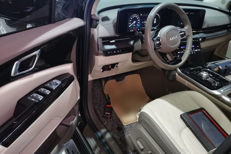 Used Kia Carnival 2021 2.0T Luxury Tech Edition Driver Seat