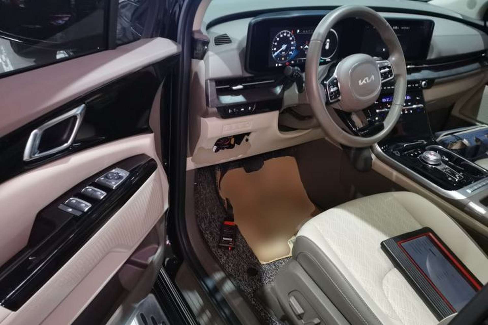 Used Kia Carnival 2021 2.0T Luxury Tech Edition Driver Seat