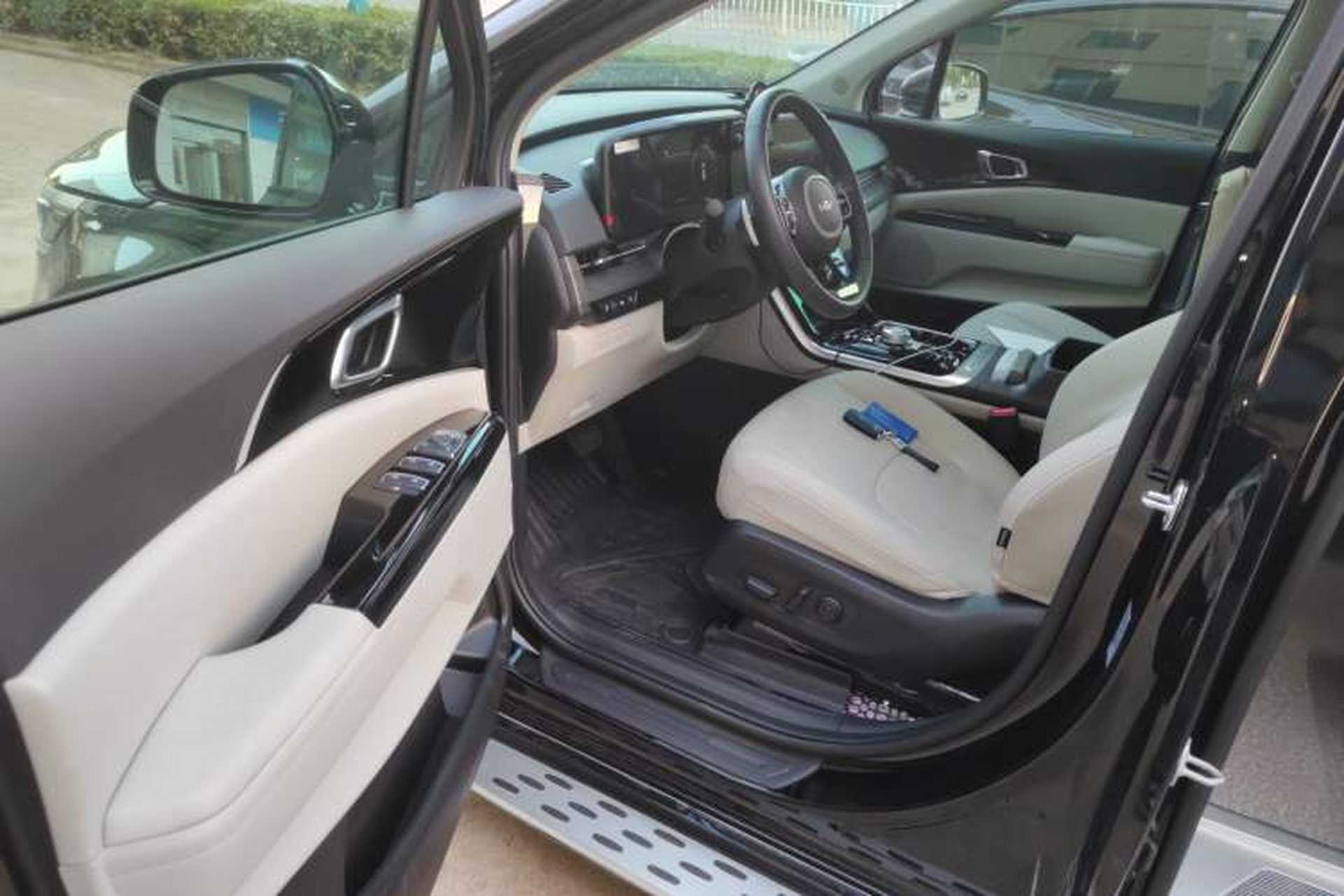 Used Kia Carnival 2021 2.0T Luxury Tech Edition Driver Seat