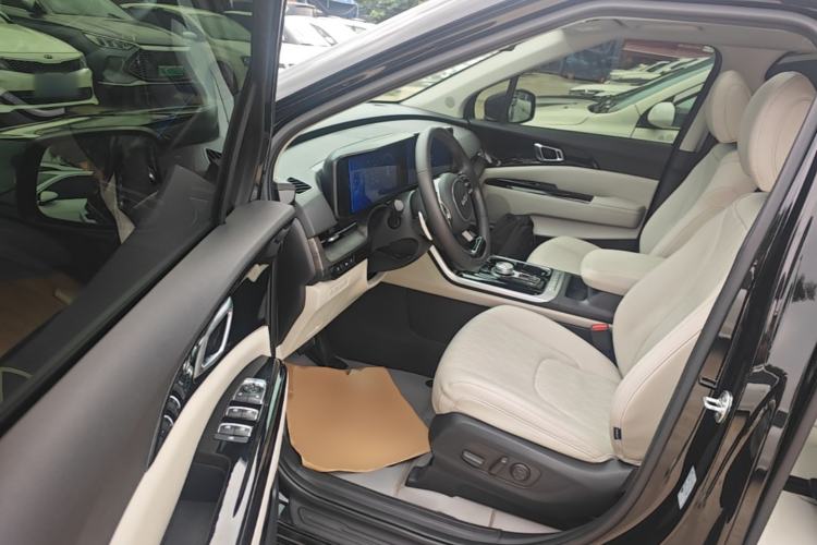 Used Kia Carnival 2021 2.0T Luxury Edition Driver Seat