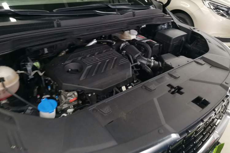 Used Kia Carnival 2021 2.0T Flagship Edition Engine Bay