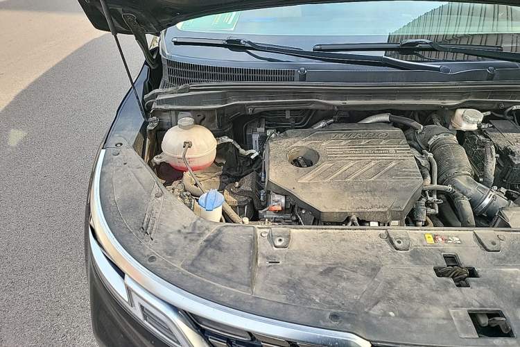 Used Kia Carnival 2021 2.0T Luxury Tech Edition Engine Bay Right